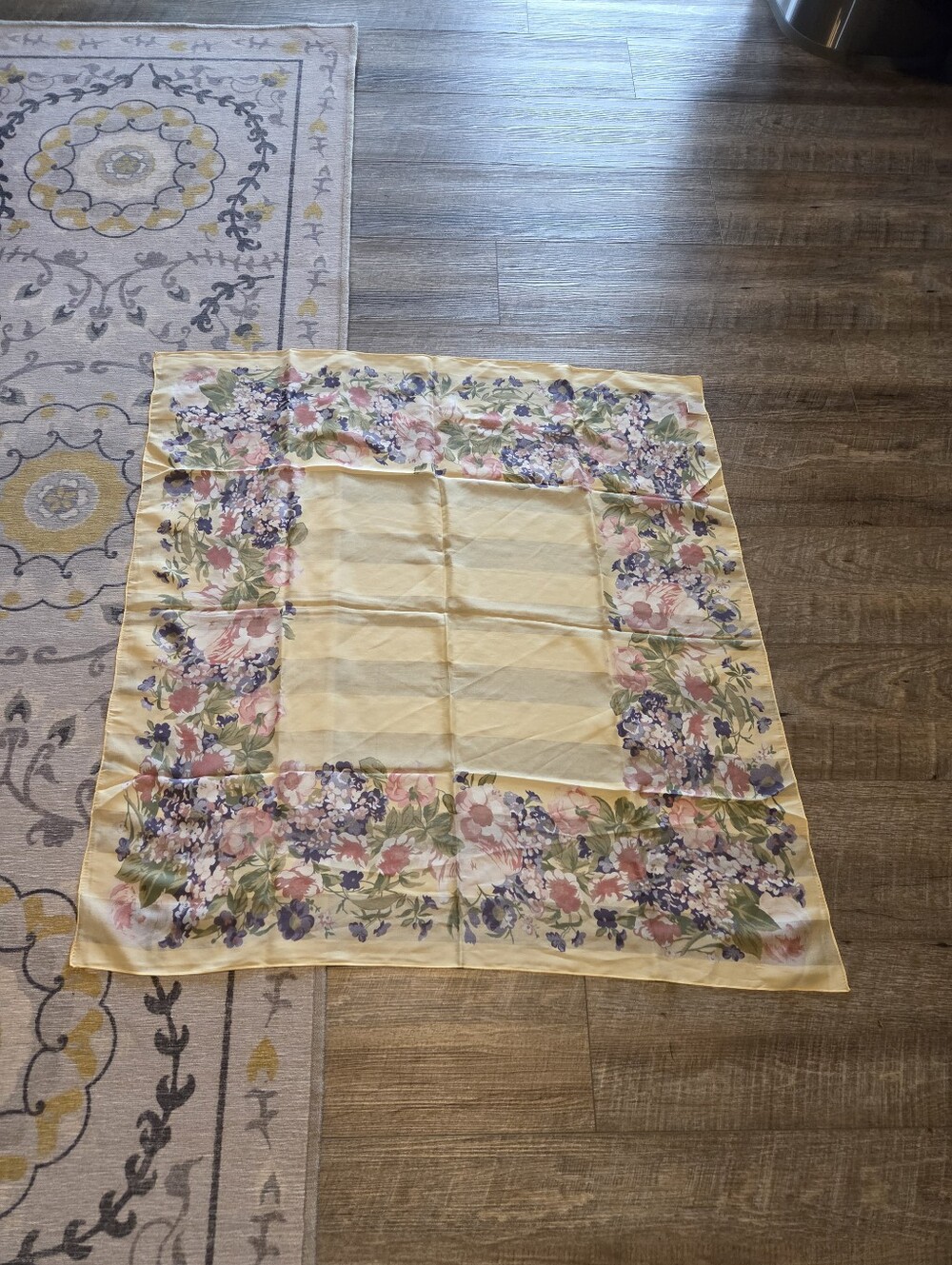 Scarf Italy Poly - Picture 2 of 4